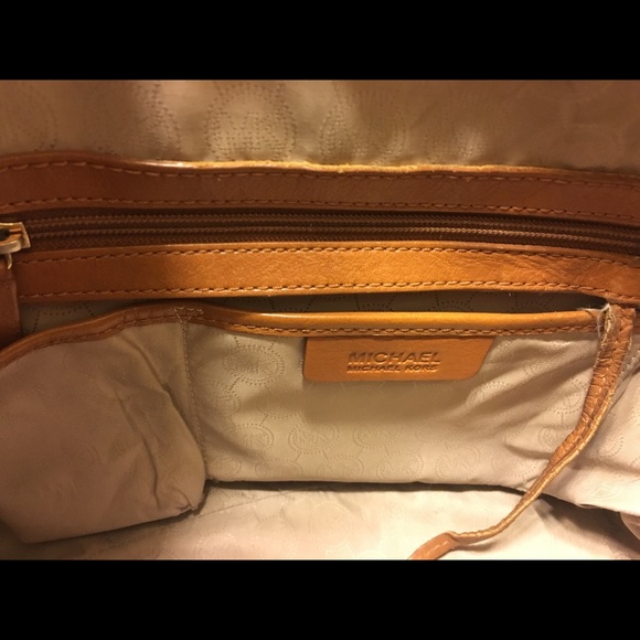 Large Leather Michael Kors Handbag - Picture 8 of 8